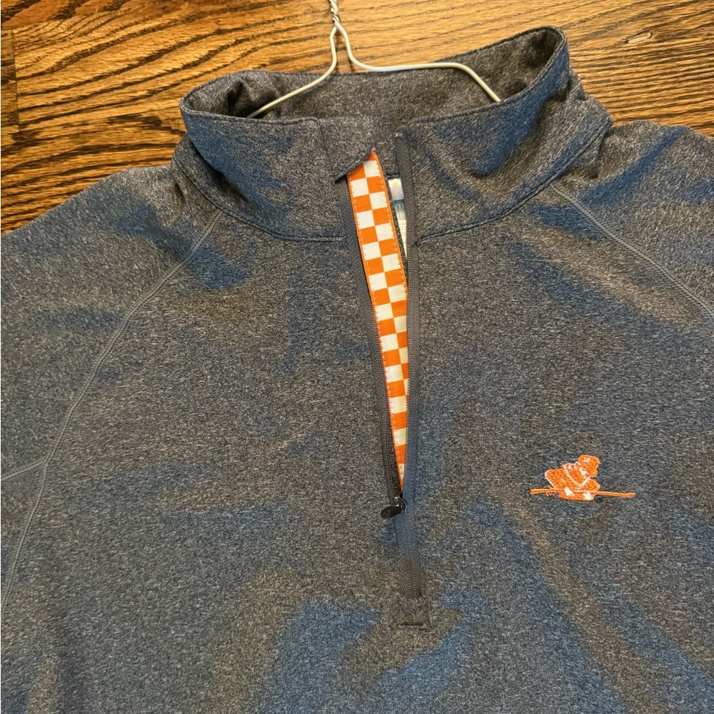University of Tennessee size small 1/4 zip. Volunteer traditions pull over.